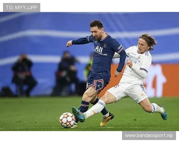 梅西与裁判激烈争执持续升级技术犯规频发引爆赛场巨大风波争端四起 梅西与裁判激烈争执持续升级技术犯规频发引爆赛场巨大风波争端四起