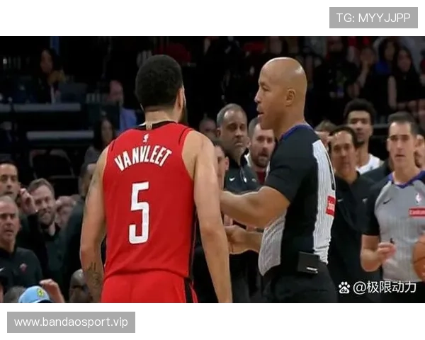 火箭球员高能发挥震撼教练组或将晋升球队核心主力位置成为关注点