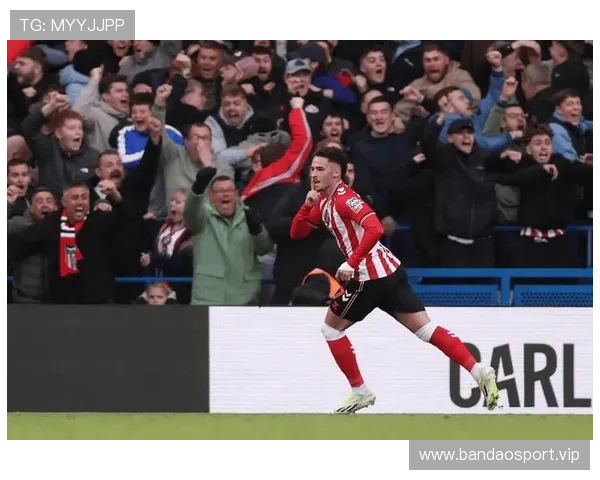 英超球队发布更衣室合影彰显团队精神胜利源于整体力量与共同奋进 英超球队发布更衣室合影彰显团队精神胜利源于整体力量与共同奋进