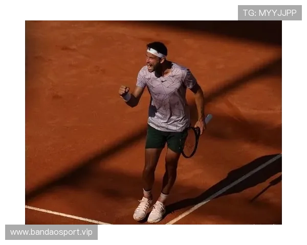 法网四强已出两席斯瓦泰克送油条卫冕冠军与世界第一强势对轰晋级